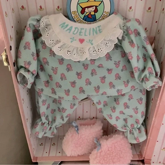 MADELINE Pink Travel Suitcase Doll Closet Carrying Case with 2 Full Doll Outfits - Picture 4 of 7